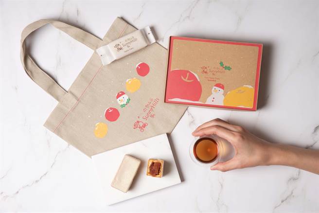 微热山丘冬季限定的「柚香苹果酥」，带着「平（苹）安柚酱淋」寓意回归，一盒6入390元。（微热山丘提供）