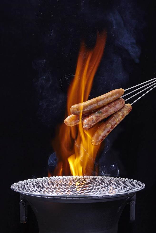 新东阳「活力生香肠」获得100％无添加洁净标章，11日当天免费请吃。（新东阳提供）