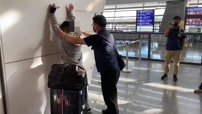 花莲警方近日破获以刘姓主嫌为首将人诱拐到柬埔寨打工的人蛇集团，并将11名回国成员拘提到案且移送法办。（花莲县警局提供／罗亦晽花莲传真）