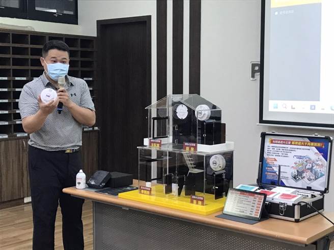 屏东县住宅用火灾警报器（住警器）安装率达99％，但消防局发现仍有效果不足之处，为此，团队运用AI及物联网技术打造「跨域多元通报平台」。（谢佳潾摄）