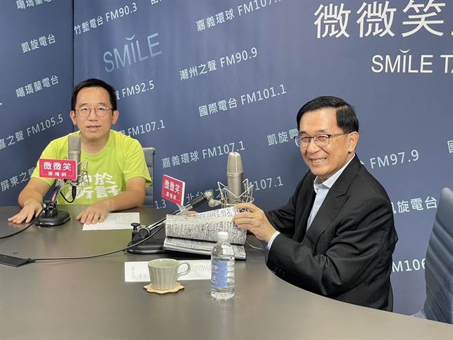 民进党高市议员陈致中9日前往石川传媒大楼接受其父亲、前总统陈水扁主持的「有梦上水」广播节目专访。（洪浩轩摄）