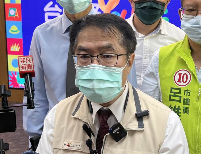 台南市长黄伟哲表示，从明天起将请假投入选举，但市政不放假照常推动。（洪荣志摄）