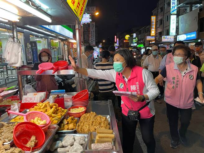 台中市议员候选人陈雅惠说，许多业者向他反映生意差了很多。（陈雅惠提供／张亦惠台中传真）