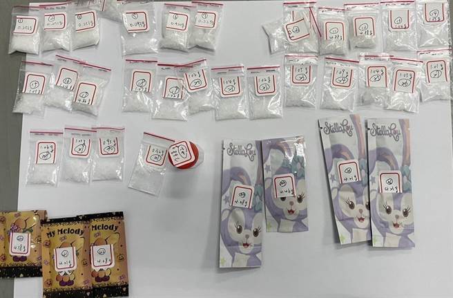 警方獲報肇事駕駛不下車，沒想到一瞧車內竟藏42包毒。（翻攝照片／高雄洪靖宜傳真）