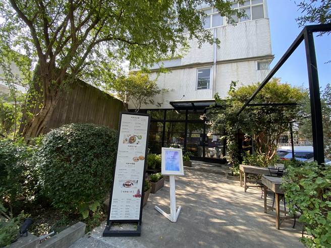 薰衣草森林旗下品牌「好好good days」传递美好＆共好的生活态度与共好哲学，透过开放式平台，办艺术策展，并兼具食堂、阅读、活动体验的空间。（冯惠宜摄）