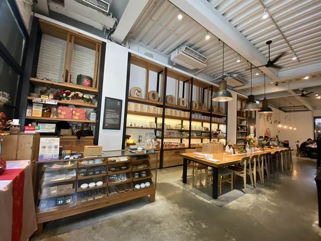 薰衣草森林旗下品牌「好好good days」传递美好＆共好的生活态度与共好哲学，透过开放式平台，办艺术策展，并兼具食堂、阅读、活动体验的空间。（冯惠宜摄）