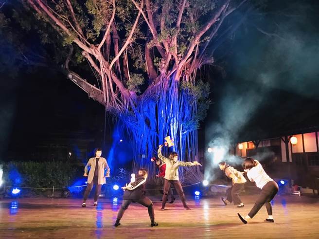 中药艺术生活节今年邀请鸡屎藤舞蹈剧团进行常民风大眾舞蹈表演。（文化部／李俊淇台南传真）