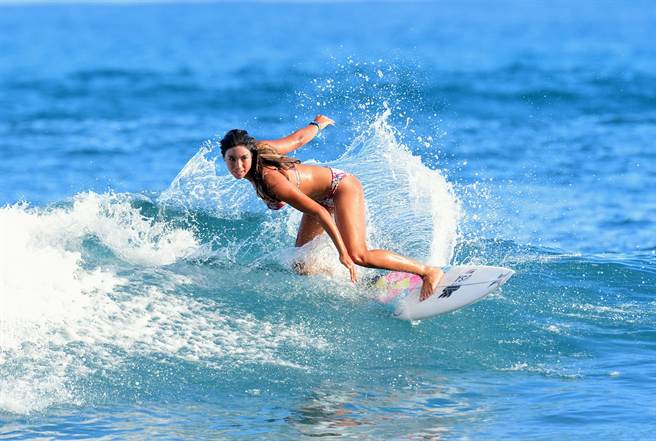 疫情逐渐解封，将在12日登场的台东国际衝浪赛，又可以见到外国好手战浪、秀美技。（庄哲权摄） 