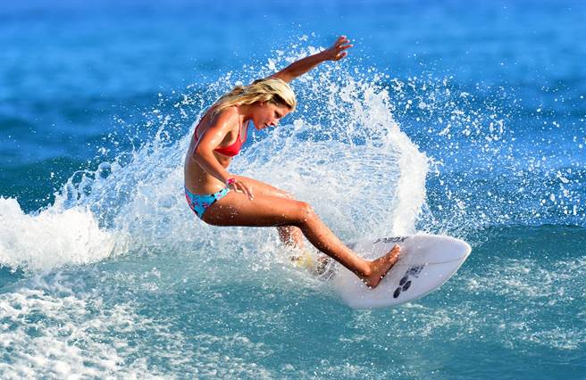 疫情逐渐解封，将在12日登场的台东国际衝浪赛，又可以见到外国好手战浪、秀美技。（庄哲权摄） 