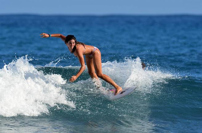 疫情逐渐解封，将在12日登场的台东国际衝浪赛，又可以见到外国好手战浪、秀美技。（庄哲权摄） 