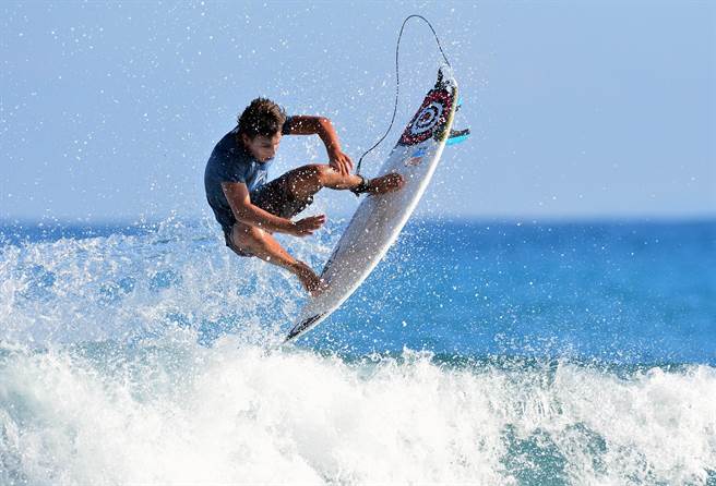 疫情逐渐解封，将在12日登场的台东国际衝浪赛，又可以见到外国好手战浪、秀美技。（庄哲权摄）