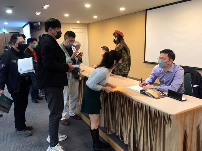 在出版不景气的情况，作者办活动与读者交流，成为一种个人出版的经营模式。（图/曹仲寧摄）