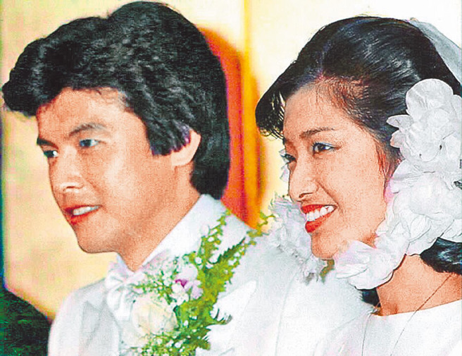 三浦友和、山口百惠42年前的結婚照。（圖／中時資料照）