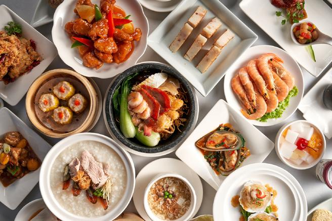 台北福华大饭店线上旅展延长至11月11日，其中「珍珠坊港点粤菜任你选」套券10张9999元。（福华大饭店提供提供）