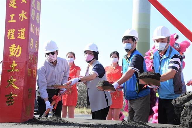 彰化县政府投入4655万元，打造西滨庆安水道水岸游憩公园，9日举办开工祈福典礼。（吴敏菁摄）