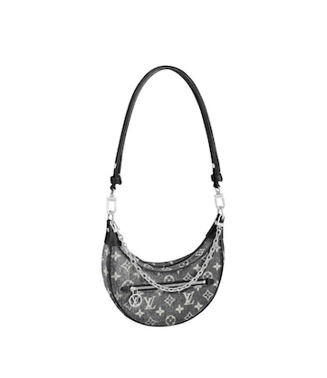 Loop 灰色Monogram半月形肩背包 $79,000 (LV提供)