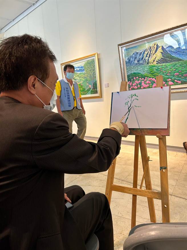 彰化县文化局办理「艺转人生、绘见未来」彰脊绘画班油画作品联展。（彰化县文化局提供／吴敏菁彰化传真）