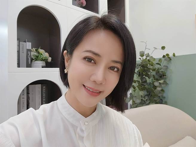 陳仙梅剪了俐落短髮。（民視提供）
