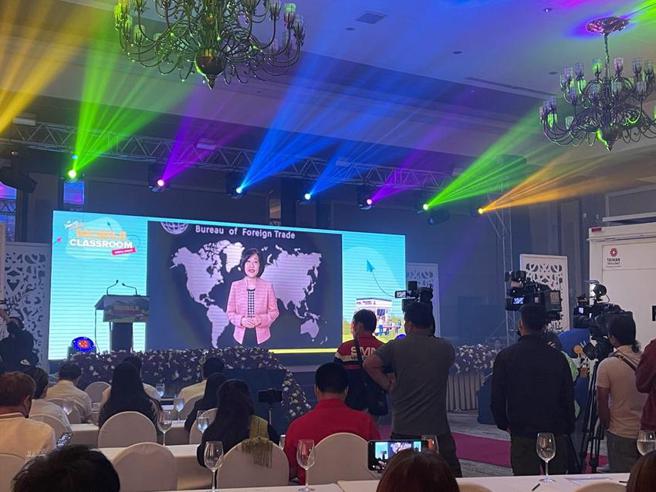 （贸易局推动全球性公益提案「爱无界 台湾精品（Sharing is Caring）」公益活动。图／经济部）