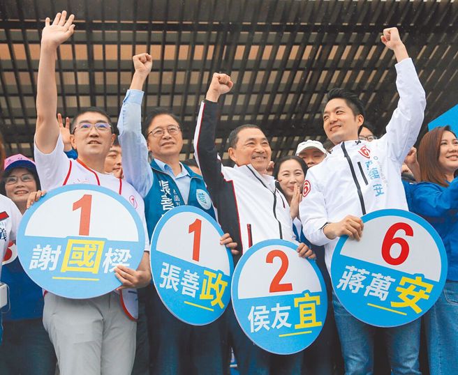 蔣萬安(右起)、侯友宜、張善政、謝國樑日前合體造勢，強調北北基桃城市合作的重要性。（中時資料照／黃世麒攝）