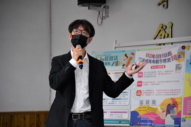 東華公研學會榮譽理事長田俊雄表示，公部門必須正視數位媒體興起。(戴志揚翻攝)