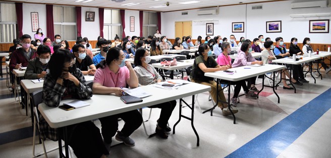 透過實際案例分享，講解危機處理及新聞稿撰寫技巧，內容生動活潑，不僅提升施政績效與政策傳播效能，也能傳遞新聞傳播領域的知識。(戴志揚翻攝)