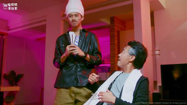 吴念轩化身「达叔」，喷饭造型与尹昭德一搭一唱笑果十足。（卫视中文台提供）