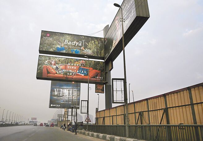 广告虚实串联，形成更大的渲染力。图／美联社