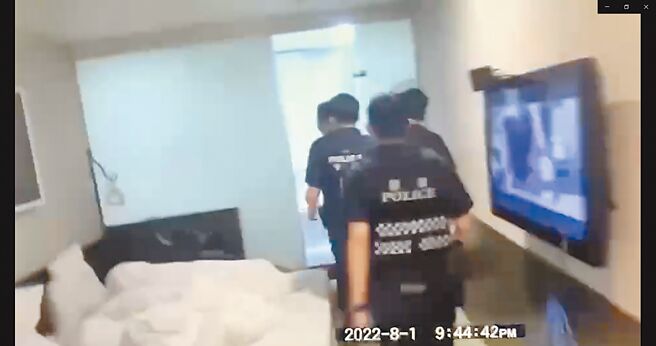 北市警方前往西门町旅宿救出遭禁的肉票。（警方提供）