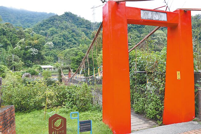 台3线狮潭乡段沿线有许多美丽河域景观，非常适合骑游一览客庄之美。（谢明俊摄）