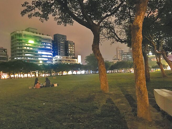 台中市西区市民广场周末活动多，但附近居民反应噪音干扰。（江肇国提供／张亦惠台中传真）