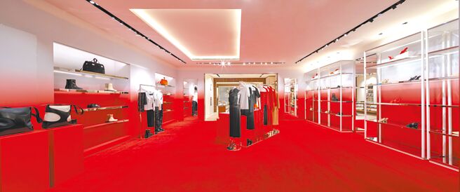 FERRAGAMO春夏前导系列，全球限定店中店于台北101旗舰店盛大开幕。（FERRAGAMO提供）