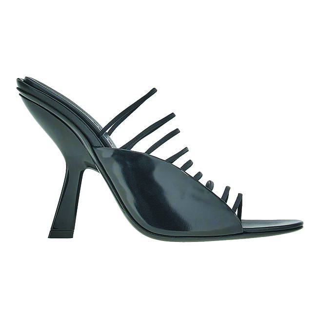 FERRAGAMO黑色鱼骨高跟鞋，3万7900元。（FERRAGAMO提供）