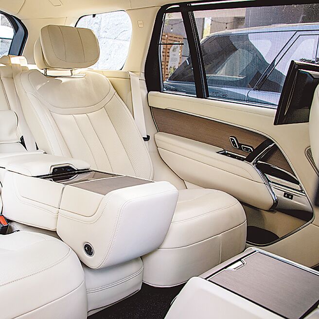 行政总裁座椅具智慧座椅控制功能。（陈大任摄）