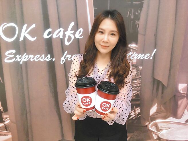 OKmart与虾皮购物合作推优惠，包含11日当天下单并指定OK取货，赠大杯庄园级拿铁20元折价券。（OKmart提供）