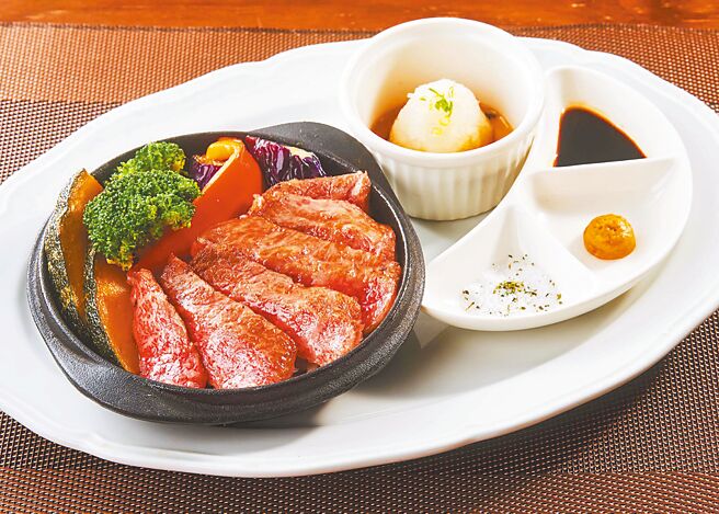 日本秋田A5黑毛和牛，肉质细致入口即化。（乐雅乐餐厅提供）