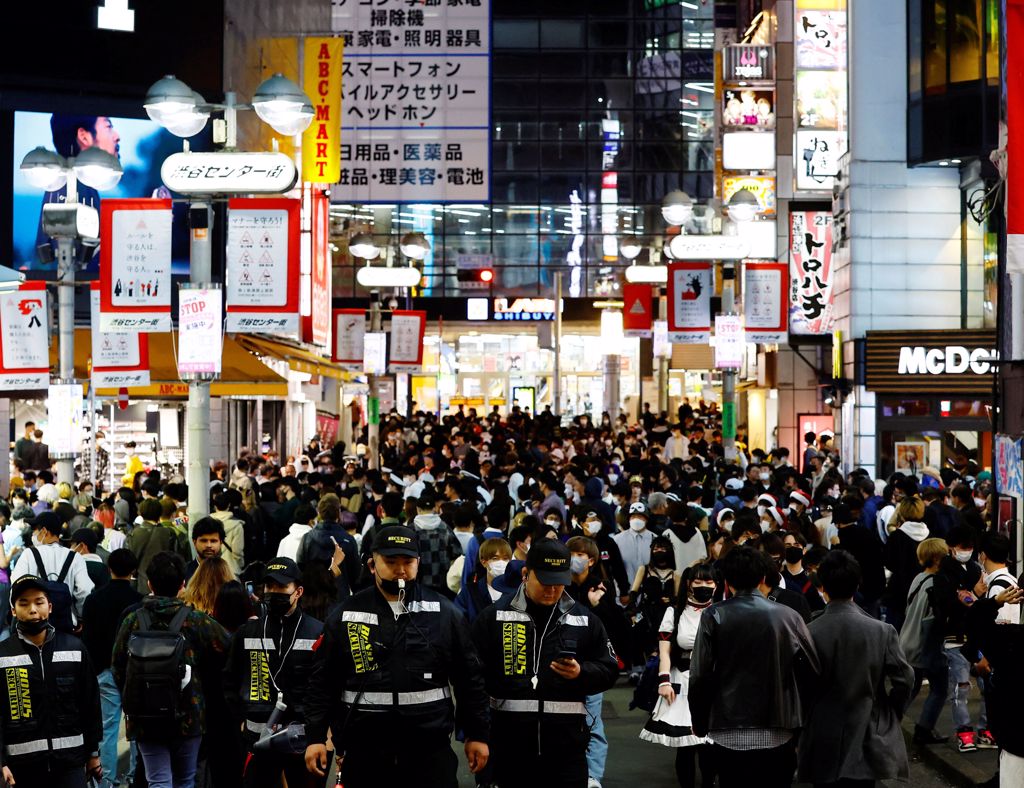 日本共同社报导，WHO公布COVID-19（2019冠状病毒疾病）最新统计数字，日本在10月31日到11月6日单週染疫人数高达40万1693例，较前一週成长42%，再度居全球之冠。图/路透社(photo:ChinaTimes)