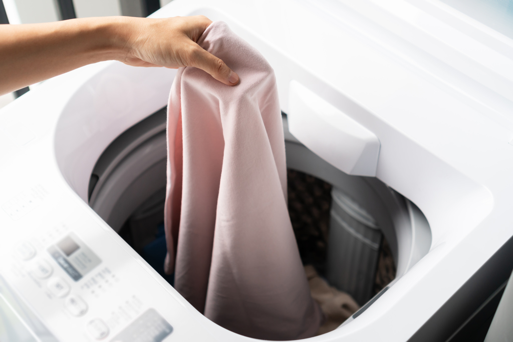一名女網友聽到修洗衣機的師傅告訴她別用洗衣粉時，非常驚訝。(達志提供)