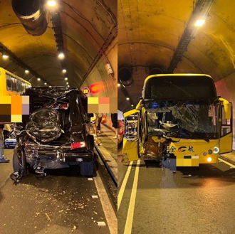 賓士大G國6隧道遭客運追撞 「車尾內凹」慘撞爛