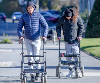 脊損新療法：電刺激神經元 癱瘓者成功再次行走