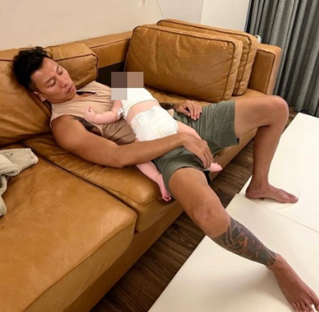 瘦子过去曾放过与女儿一起的酣睡照片，不过并未露出女儿正脸。（图／翻摄自瘦子IG@mjfceo）