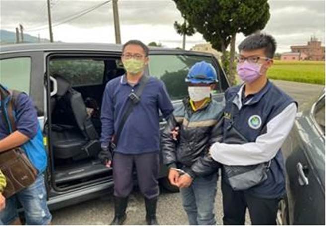 移民署苗栗专勤队干员全力查缉非法逃逸移工。（苗栗专勤队提供／谢明俊苗栗传真）