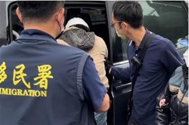 移民署苗栗专勤队干员全力查缉非法逃逸移工。（苗栗专勤队提供／谢明俊苗栗传真）