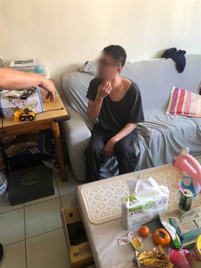 在內湖被逮的32歲吳男則是被茶董吸收進入詐團，在淡水據點負責毆打、下藥被害人。（警方提供／李奇叡新北傳真）