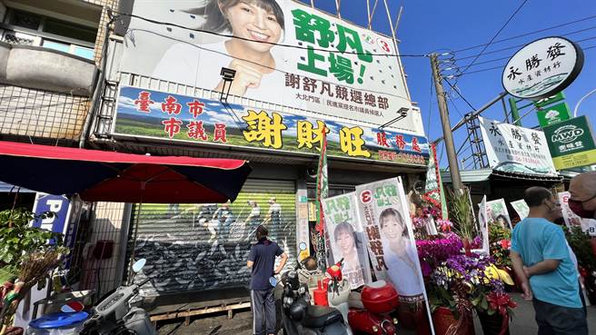 台南市议员谢财旺位在学甲区中正路的服务处，今天凌晨3点06分遭枪手疑似持衝锋枪开30枪。（张毓翎摄）