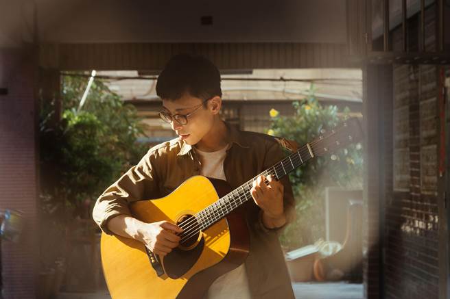 吟游歌手克里夫推出首张专辑《好日子hó-ji̍t》。（风潮音乐提供）