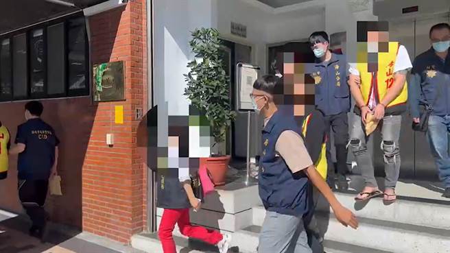 海山警方将9名犯嫌移送侦办。（警方提供）