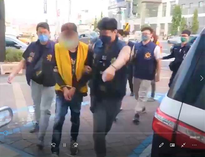 林姓男子等3人涉恐嚇取財，岡山警方陸續帶回3名嫌疑人調查。（翻攝照片／林瑞益高雄傳真）