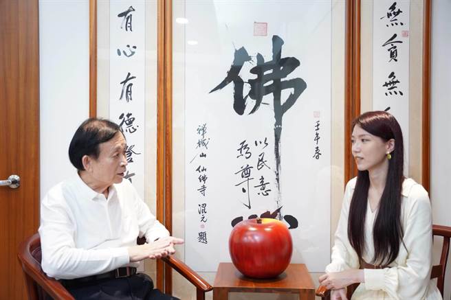 新北市议员候选人廖裕德点出国小一年级是学习英文的黄金时期。（廖裕德竞选办公室提供）