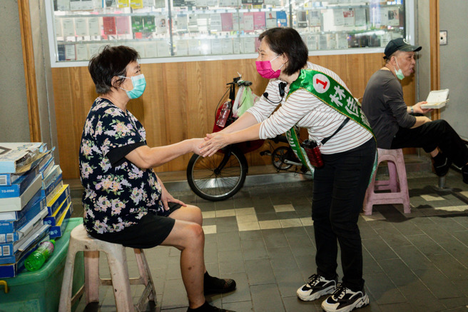 林佳龍謝謝最暖分身「婉如」。(取自林佳龍臉書)